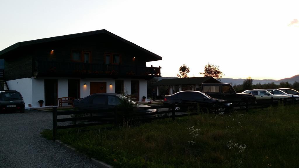Landhaus Bed&Breakfast Вишеу-де-Сус Экстерьер фото